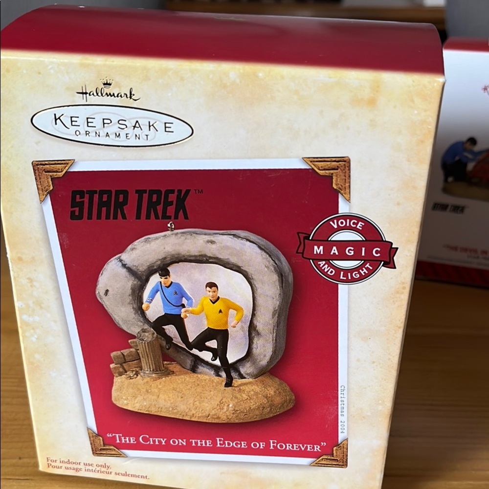 Star Trek Hallmark Keepsake Ornament” the city on the edge of forever” 2004 NIB